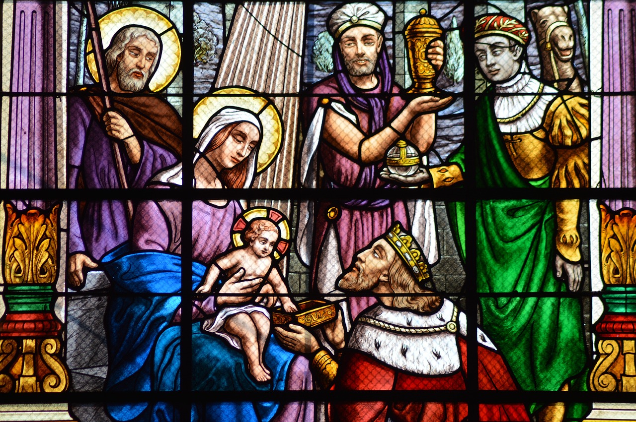 Vitrina con la adoración de los Reyes Magos (pixabay)