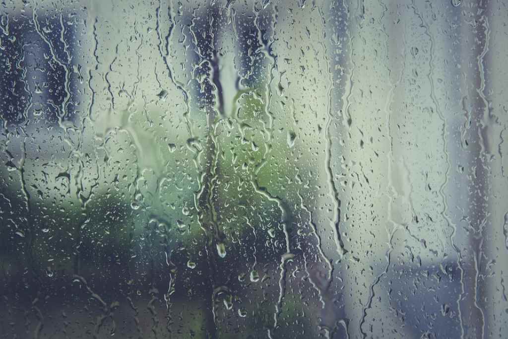 Pasión y Perdón desafían la lluvia en Jerez